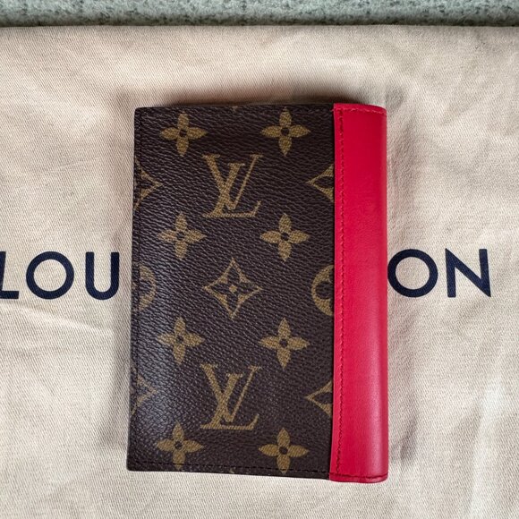Louis Vuitton Pasport/Card Holder - Picture 4 of 8